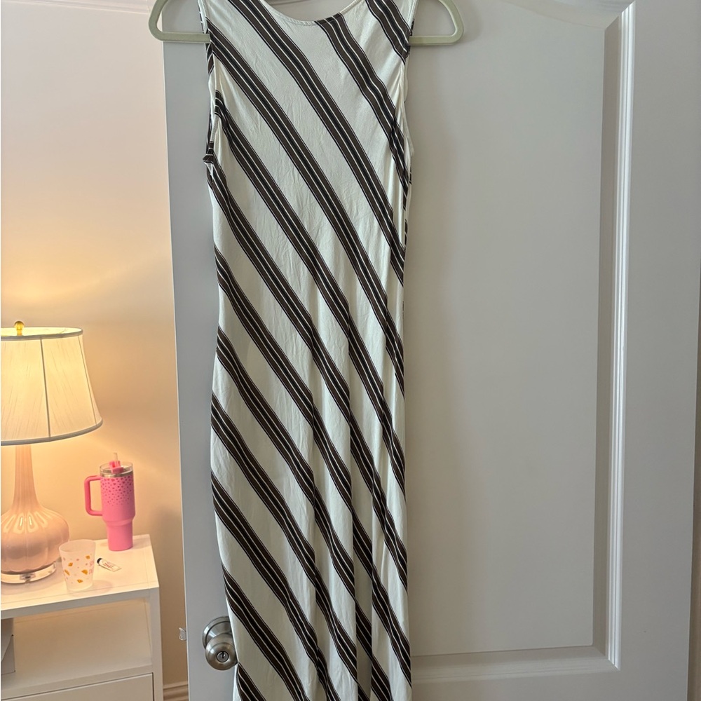 Striped Black, brown and White Sleeveless Dress - Picture 7 of 7